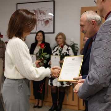 Dzień Pracownika Socjalnego w MOPS Radomsko. Podziękowania i wyróżnienia