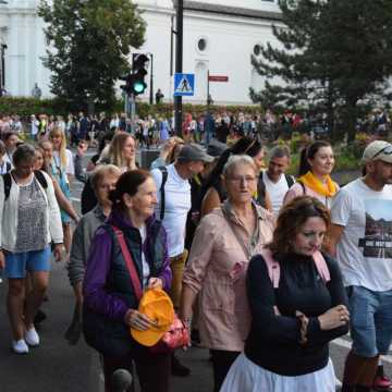 Podróż wiary. Pielgrzymi z Radomska w drodze na Jasną Górę