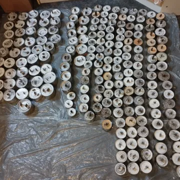 W Radomsku dalej tworzą się świece okopowe dla Ukrainy