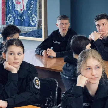 Uczniowie „mechanika” z wizytą w KPP w Radomsku