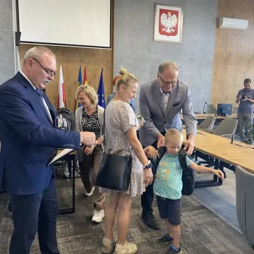 Gotowi do szkoły. Pierwszoklasiści otrzymali szkolne wyprawki