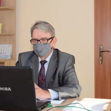 Powiatowi radni obradowali zdalnie