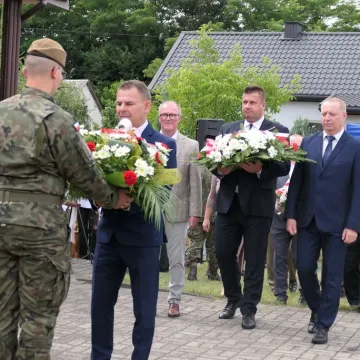 W Kocierzowach oddano hołd żołnierzom i lotnikom 1944 roku