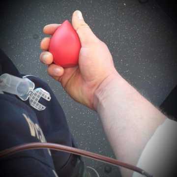 Pow. piotrkowski: policjanci oddali krew dla Ewy