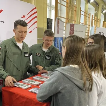 Tłumy maturzystów na targach w II LO w Radomsku