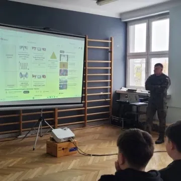 Wojsko w PSP nr 4 w Radomsku. Uczniowie uczestniczyli w specjalnych zajęciach