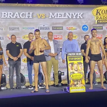 Ceremonia ważenia zawodników przed galą Korner Radomsko Boxing Night