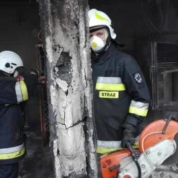 Wnętrze spalonego marketu