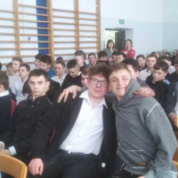 Uczniowie pierwszych klas ZSP 1 w Radomsku złożyli ślubowanie