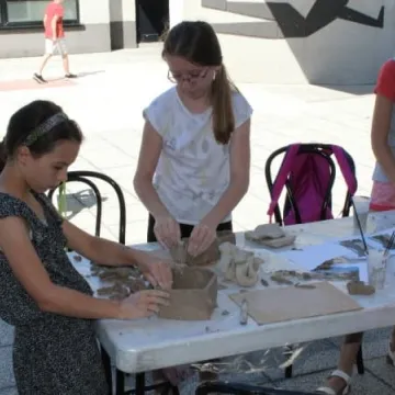 Ruszył maraton lepienia domków