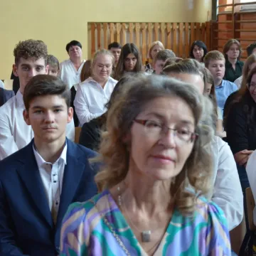 Medale i nagrody dla pracowników powiatowych placówek oświatowych