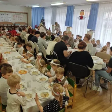 Wigilijne kolędowanie i jasełka w przedszkolu nr 6