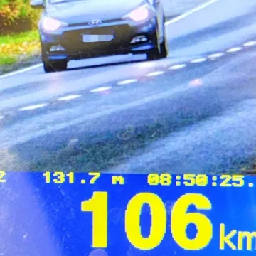 104 i 106 km/h przy ograniczeniu do 50. Konsekwencje były natychmiastowe