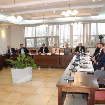 Bezrobocie w dół oraz spadek osób aktywnych zawodowo