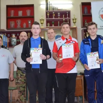 Zawodnicy „10-ki” na podium