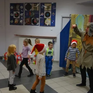 Choinka w MBP Radomsko 