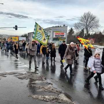 [WIDEO] Orszak Trzech Króli 2025 w Radomsku. „Kłaniajcie się królowie!”