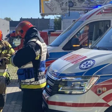 Ewakuacja ZSP 1 w Radomsku. Był pożar, strzały i osoby ranne