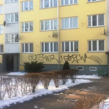 Wandale pomazali bloki przy ul. Krakowskiej