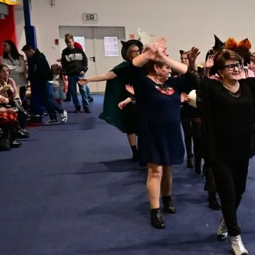 „Witajcie w naszej bajce”. Karnawałowy bal PCPR w Radomsku