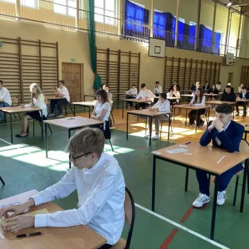 Polski na pierwszy ogień. Ósmoklasiści zaczynają egzaminy