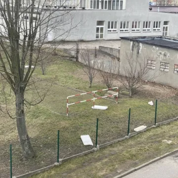 W Drzewniaku w Radomsku wiatr zerwał dach