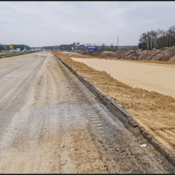 Budowa A1. Postęp prac przy odc. Radomsko - granica województwa 