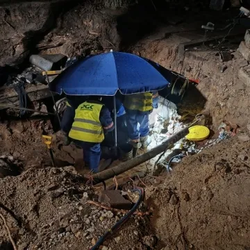 [AKTUALIZACJA] PGK w Radomsku: W nocy powinno popłynąć ciepło. Element sieci został wymieniony