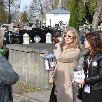 Kwesta na cmentarzach w Radomsku