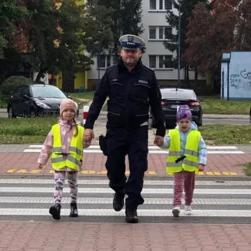 Policjanci prowadzą akcję „Bezpieczna droga do szkoły”