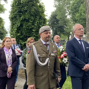 Ekshumowany Jan Kowalski spoczął na Cmentarzu Starym w Radomsku