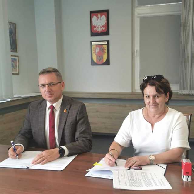 Umowy na dofinansowanie OZE dla dwóch gmin powiatu radomszczańskiego