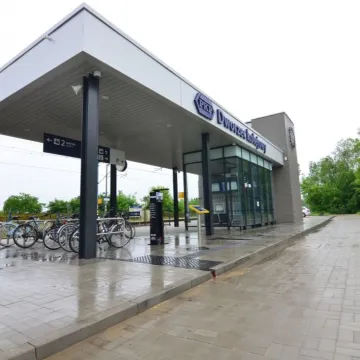 Nowe dworce w Gorzkowicach i Wilkoszewicach otwarte dla podróżnych