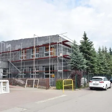 PSP 10 w Radomsku będzie ekologiczna. Trwa termomodernizacja obiektu