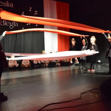 Piosenką uczcili Niepodległą