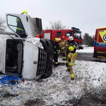 Wypadek w gminie Gidle. Poszkodowany kierowca samochodu dostawczego