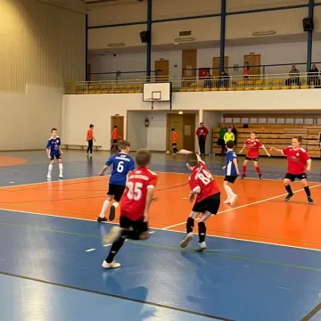 Na boisku i przy tenisowym stole. MOSiR Radomsko gra z WOŚP