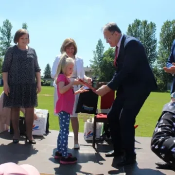 Barwny korowód z okazji Dnia Dziecka