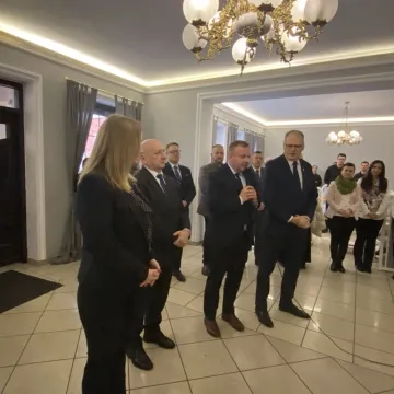 W Radomsku znów zasiedli do wspólnej Wigilii. 150 osób przy jednym stole