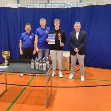 EKS Skra Bełchatów wygrywa siatkarską rywalizację juniorów w Radomsku