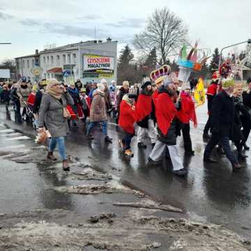 [WIDEO] Orszak Trzech Króli 2025 w Radomsku. „Kłaniajcie się królowie!”