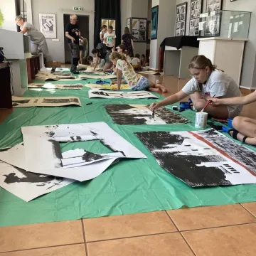 Radomszczańskie pejzaże oczami dzieci. Warsztaty prof. Wiatra w Muzeum w Radomsku