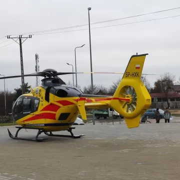 Śmigłowiec LPR lądował na parkingu marketu w Radomsku