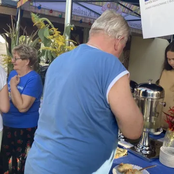 Kietlin świętował przy stole i na zjeżdżalni