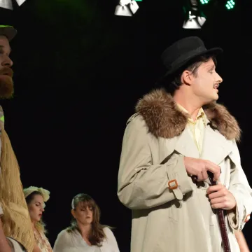 Teatr na leżakach, choć pod dachem