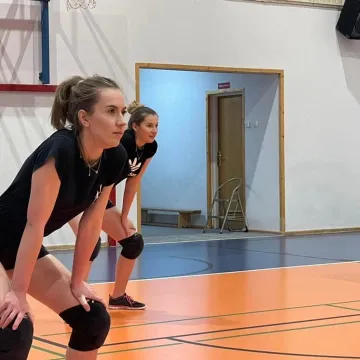 Emocje w Amatorskiej Lidze Piłki Siatkowej kobiet w Radomsku