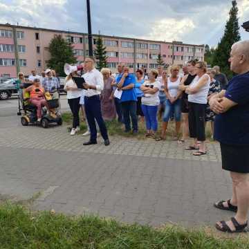 Protest przy ul. Zgoda w Radomsku. Mieszkańcy mówią stanowcze NIE dla  punktu zbiórki odpadów!