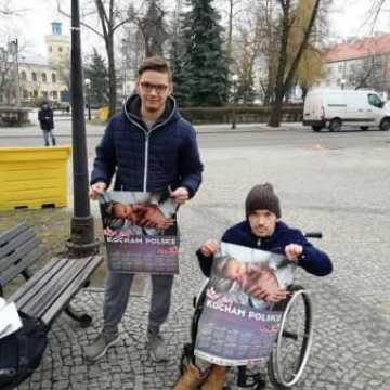 Młodzież Wszechpolska rozdawała plakaty na walentynki
