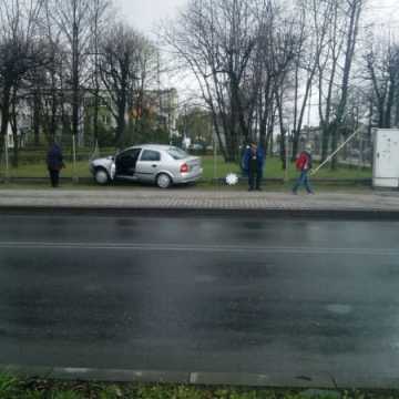 Ciężarówka uderzyła w osobówkę na ul. Narutowicza