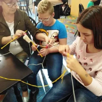 Nauka szydełkowania z seniorami